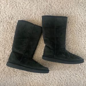 UGGs tall 12” boots black W7